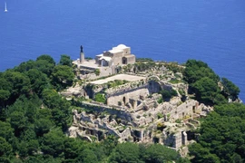 Tàn tích dinh thự cực kỳ xa hoa của hoàng đế La Mã Tiberius 