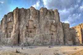 Choáng ngợp khu lăng mộ vĩ đại của hoàng gia Ba Tư cổ 