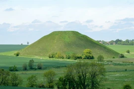 Bí ẩn gò nhân tạo quy mô nhất châu Âu thời tiền sử 