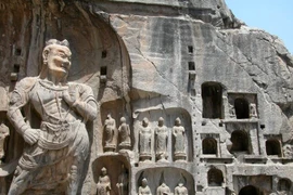 Sửng sốt kỳ quan 10 vạn tượng Phật được tạo tác hàng trăm năm 