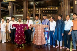 Giải mã hai chiếc áo dài của Hoàng thái hậu Từ Cung