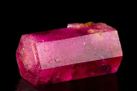 Săn lùng đá quý hơn kim cương vạn lần, giá chạm đỉnh trời 