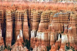 Cảnh quan dị thường độc nhất vô nhị ở Vườn quốc gia Bryce Canyon 