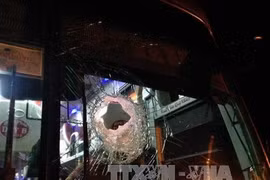 Một số ô tô vỡ kính nghi do bị ném đá khi lưu thông trên cao tốc Bắc - Nam