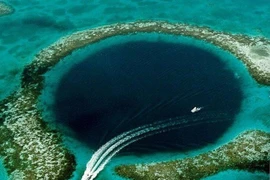 Chiêm ngưỡng kỳ quan tự nhiên dưới nước bí ẩn nhất hành tinh 