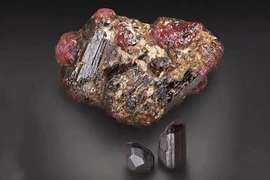 Tận mục khoáng vật từng hiếm nhất thế giới, hàng chục nghìn USD mỗi carat 