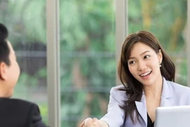 Người EQ cao không nói nhiều, chỉ cần 3 câu đã ghi điểm