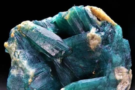 Soi khoáng vật cực hiếm có màu sắc độc lạ, giá đắt ngang kim cương 