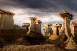 Đá mọc như cây nấm ở vùng đất kỳ bí, thế giới sửng sốt