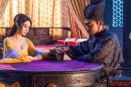 Hậu cung của hoàng đế cấm đàn ông, trừ một người