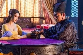 Hậu cung của hoàng đế cấm đàn ông, trừ một người