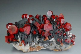 Soi tinh thể đỏ cam đẹp mê hoặc, vạn người săn lùng 