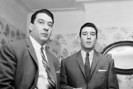 Cặp song sinh tội phạm làm chao đảo London những năm 1950–60