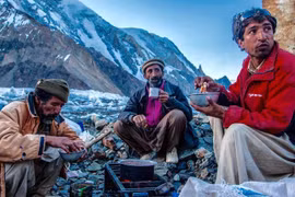 Tộc người leo núi phi thường, lên đỉnh Everest như đi chợ 