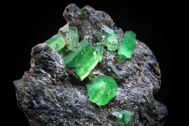 Người sinh tháng 5 đeo đá quý này cả đời may mắn, giàu có