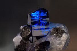 Loại đá quý hiếm, đẹp nhất thế giới chứa điều kỳ bí khó tin