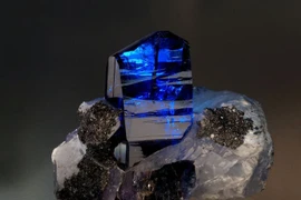 Loại đá quý hiếm, đẹp nhất thế giới chứa điều kỳ bí khó tin