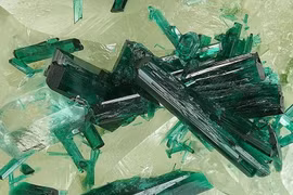 Khoáng vật xanh cực quý phát lộ từ sa mạc khô cằn nhất thế giới 