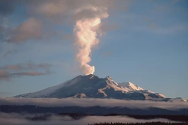 Đếm được 3 ngọn núi lửa hoạt động ở vùng đất các thần cư ngụ