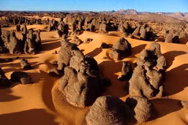 Bãi đá cổ Sahara lưu giữ 15.000 bức họa tiền sử bí ẩn