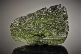 Khoáng vật lạ hình thành khi thiên thạch lao vào Trái Đất 