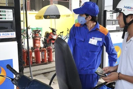 Xả mạnh quỹ bình ổn, Bộ Công Thương nói rõ lý do giá xăng dầu vẫn tăng