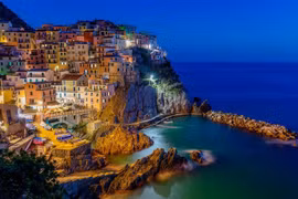 Khám phá vẻ đẹp mê hoặc của Cinque Terre bên bờ biển Liguria