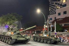 Đoàn xe tăng, thiết giáp tiến về Quảng trường Ba Đình lúc 3h sáng