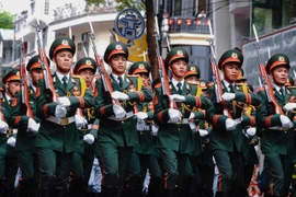 Đường phố Hà Nội rạo rực cùng bước chân của các đoàn diễu binh, diễu hành