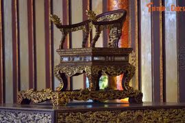 Cận cảnh Ngai vua triều Nguyễn trước lúc bị phá 