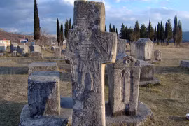 Nghĩa trang đá bí ẩn 700 năm tuổi ở vùng Balkan khiến ai cũng tò mò 