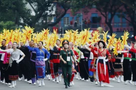 Các đoàn diễu binh, diễu hành rừng rực khí thế tiến vào Quảng trường Ba Đình