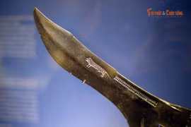 Vũ khí Đông Sơn phản ánh điều gì về năng lực chiến đấu của quân đội Vua Hùng?