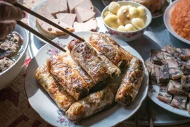 Tất niên hiện đại, từ mâm cơm sum vầy đến đại tiệc săn tài lộc cuối năm