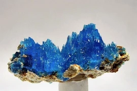 Cận cảnh khoáng vật xanh lam hiếm có khiến triệu người mê mẩn