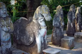 Ngựa trong di tích nổi tiếng Việt Nam, thế giới 