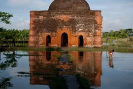 Khám phá thành phố Hồi giáo bị lãng quên giữa rừng ngập nước Bangladesh