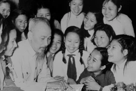  Xúc động hai bức thư Bác Hồ gửi cho ngành giáo dục 