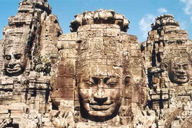 Tận mục ngôi đền có 216 khuôn mặt khổng lồ của vương quốc Khmer cổ 