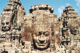 Tận mục ngôi đền có 216 khuôn mặt khổng lồ của vương quốc Khmer cổ 
