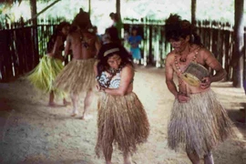 Tập tục kỳ dị của bộ tộc hoang dã sống giữa rừng Amazon