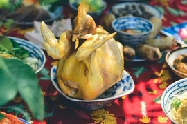 Nếm thử món cúng: Truyền thống hay kiêng kỵ trong đời sống hiện đại?