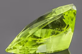 Loại đá quý xanh lục khiến nhân loại mê mẩn suốt hàng nghìn năm 