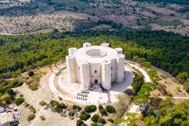 Castel del Monte: Lâu đài bát giác 700 năm tuổi và bí mật chưa có lời giải