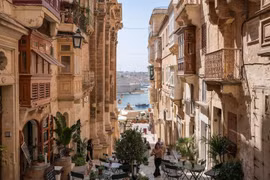 Cảnh tượng choáng ngợp ở thủ đô 500 tuổi, diện tích nhỏ nhất châu Âu 