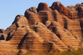 Choáng ngợp kỳ quan núi đá sa thạch hình tổ ong khổng lồ ở Úc 