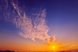 Mây phượng hoàng xuất hiện trước hỏa hoạn Hong Kong trùng hợp hay cảnh báo?