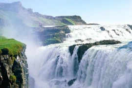 Cảnh sắc choáng ngợp ở thác nước hùng vĩ nhất xứ Băng Đảo 