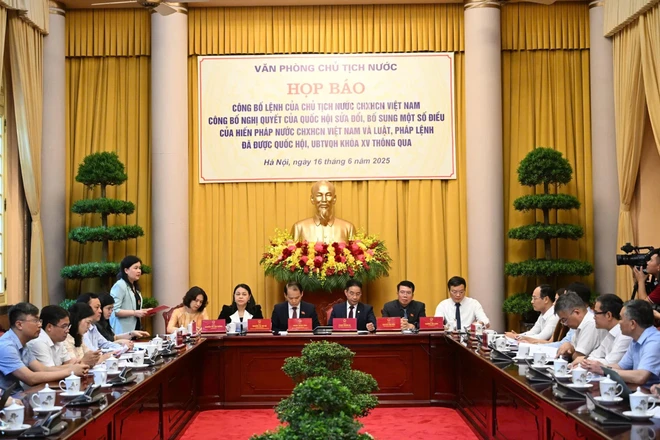 Công bố Lệnh của Chủ tịch nước về Nghị quyết sửa đổi Hiến pháp