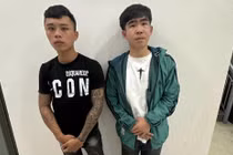 Bắt 2 “đạo chích” trộm điện thoại của du khách nước ngoài
